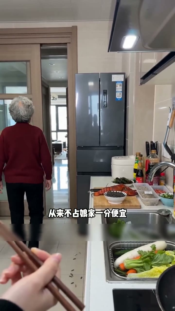 真实短剧画面，字幕为从来不占娘家一分便宜